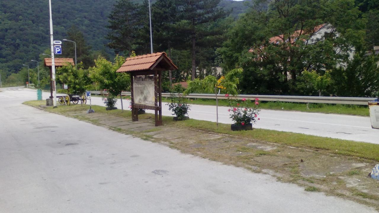 Hotel Gostionica Blef Ovcar Banja Esterno foto